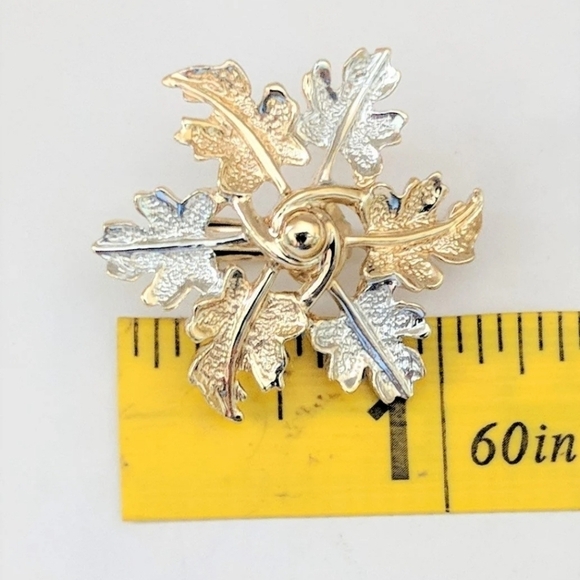 Vintage Sarah Coventry Garland 1968 Clip on Earrings - Picture 4 of 6